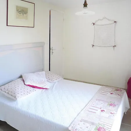 Holiday home Im Hinterland Der Kueste De Goelo Treguidel